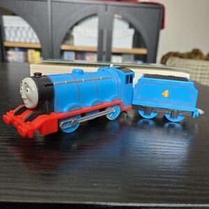 Thomas & Friends TrackMaster Gordon 2013 Motorized Train Engine & Tender